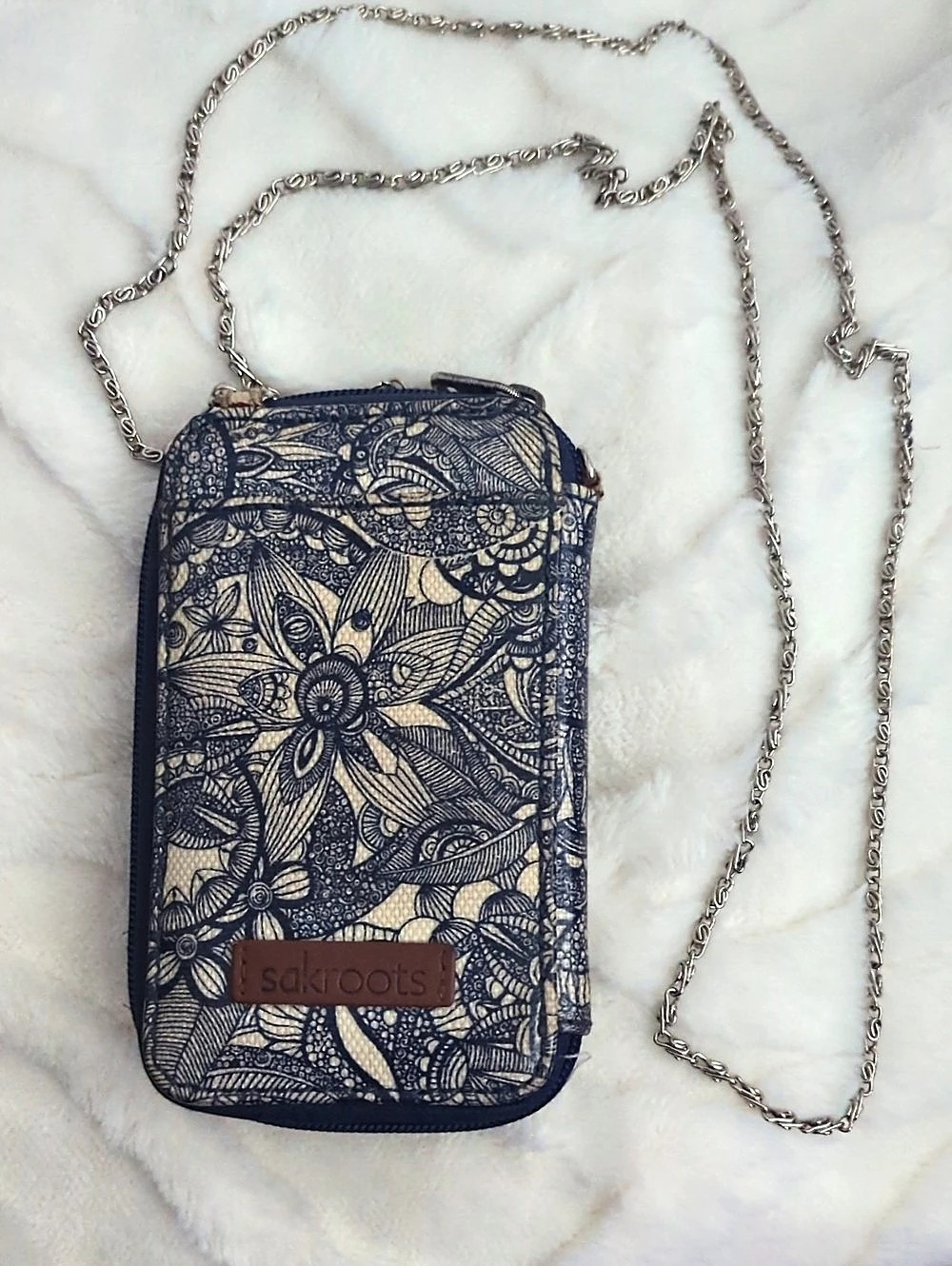 sakroots Artist Circle Large Smartphone Crossbody Blue & Beige 7L x 4.5W